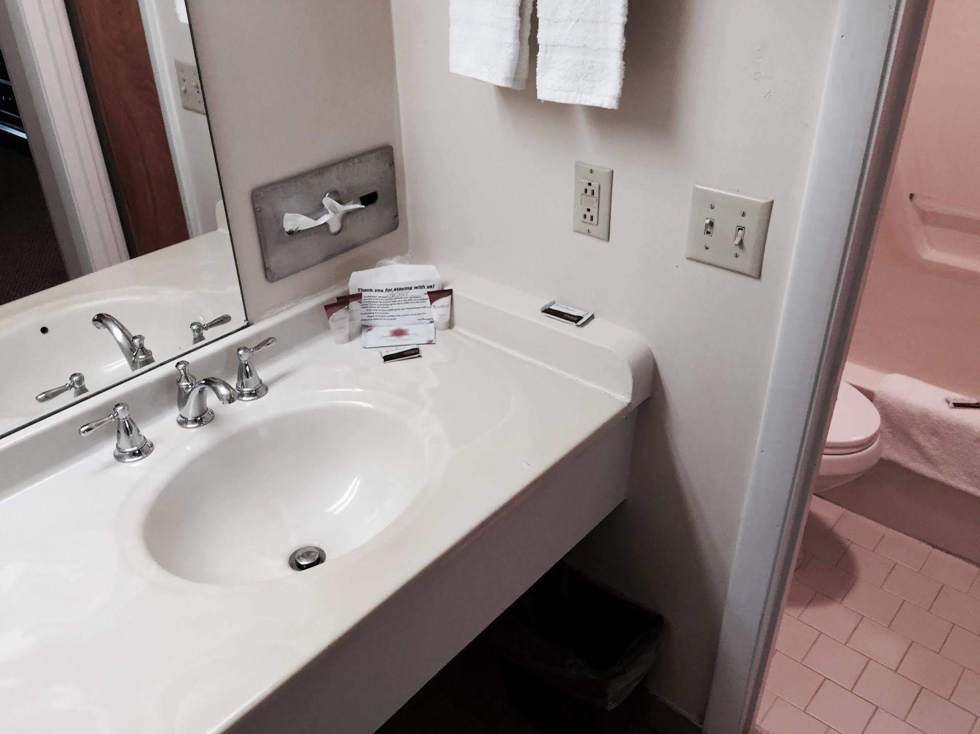 Palms Garden Inn Ellisville